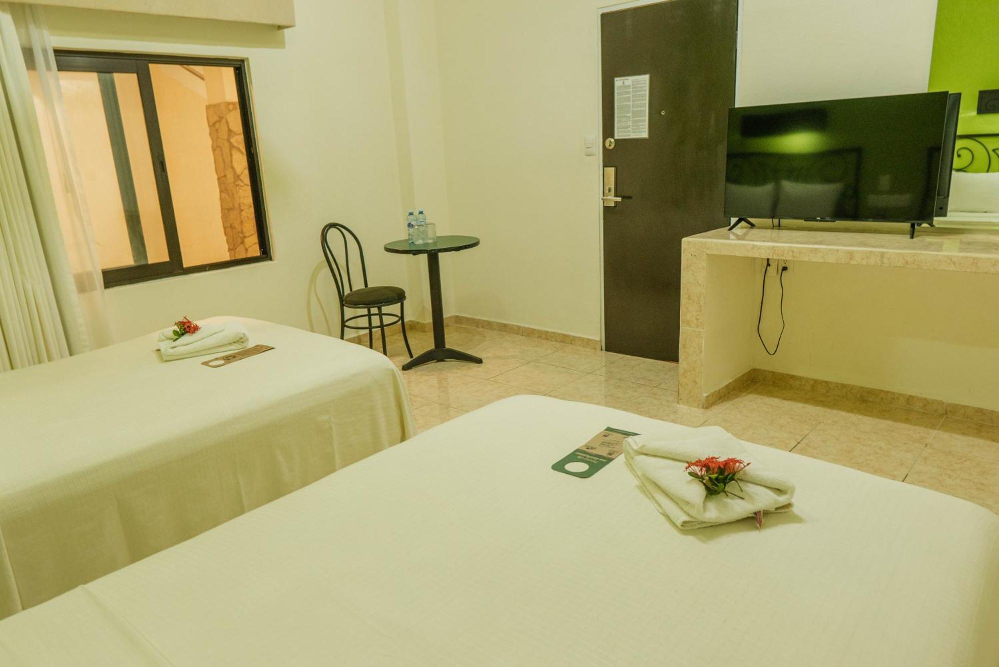 Maya Tulipanes Express Palenque Room photo